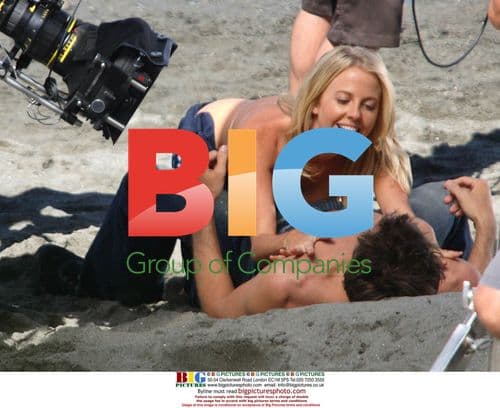 Actors Dane Cook and Carrie Fleming on set of "Good Luck Chuck"