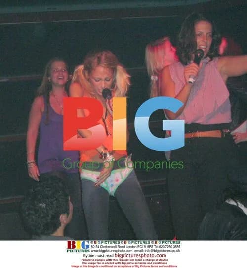 Nicole Richie and Lindsay Lohan Sing Karaoke