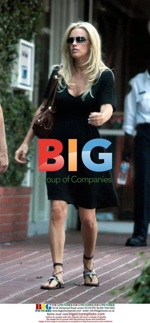 Actress Jenny McCarthy shopping in LA