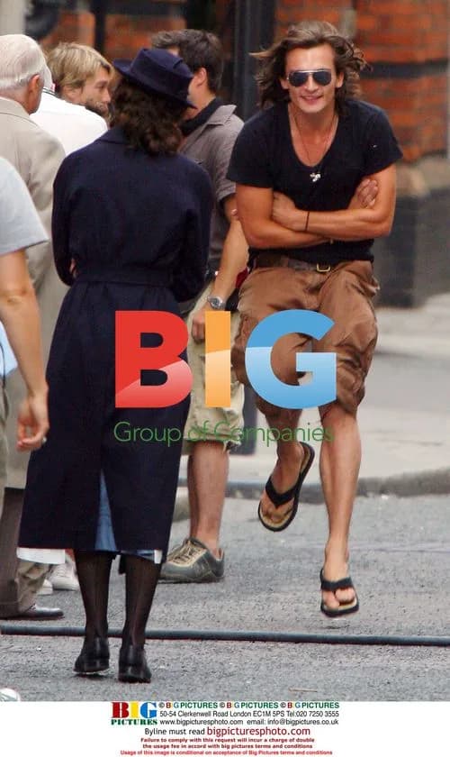 Keira Knightley on set of 'Atonement' with Rupert Friend