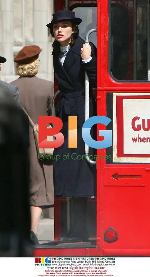 Keira Knightley on set of "Atonement" with Rupert Friend