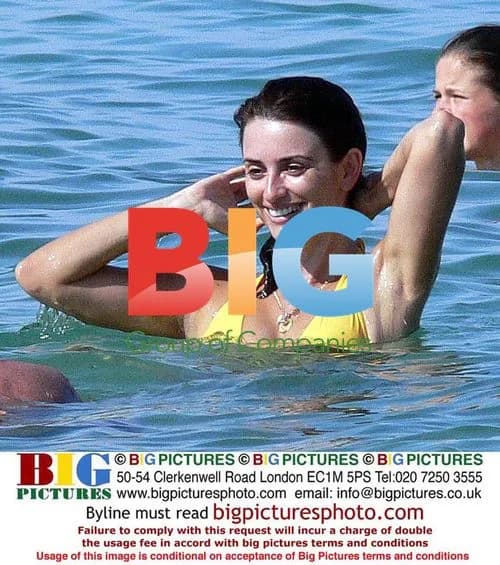 Penelope Cruz enjoys French coast