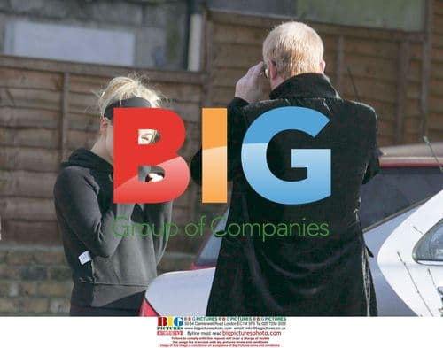 Chris Evans Visits Billie Piper's Home