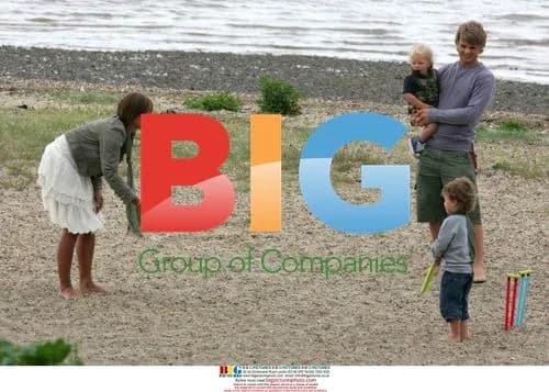 Jade Goody with Jeff Brazier and Kids at Beach
