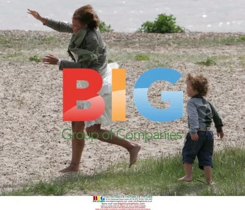 Jade Goody and Family at Beach