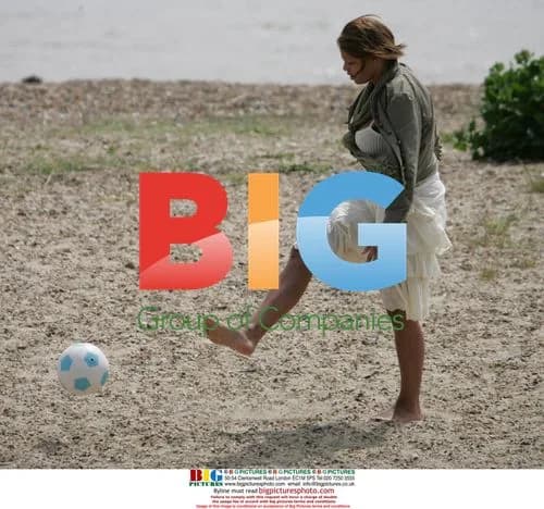 Jade Goody and family at beach