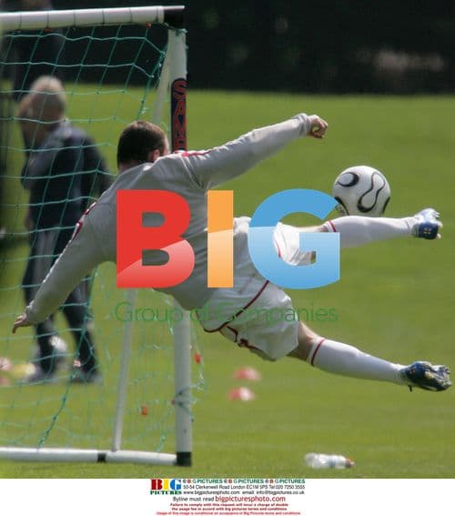 Wayne Rooney trains with England squad