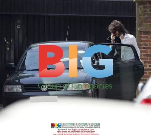 Russell Brand Leaves Kate Moss's House Hurriedly