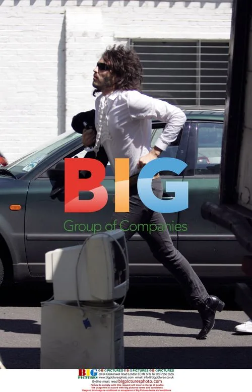 Russell Brand leaves Kate Moss's home