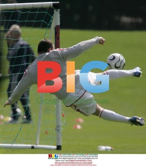 Wayne Rooney Trains with England Squad