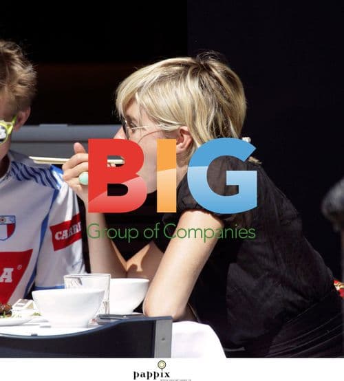 Sienna Miller Eats at London Restaurant