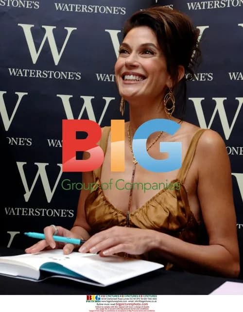 Teri Hatcher signs new book "Burnt Toast"