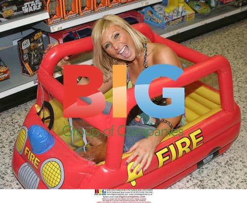 Lynsey Brown Promotes Clea's New Single