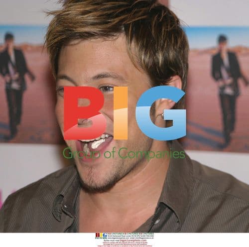 DUNCAN JAMES signs solo album 'Future Past' at HMV