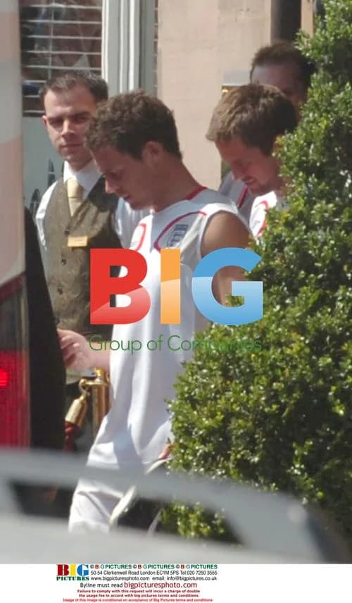 England Team Leaves Hotel for Training