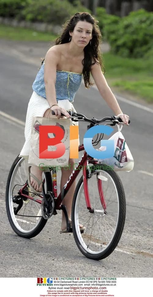 Evangeline Lilly rides bike in Honolulu