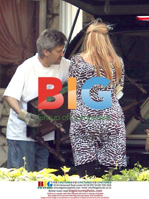 Kirstie Alley at Beverly Hills Yard Sale
