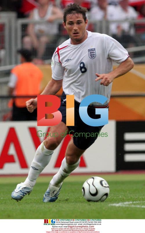 Frank Lampard dribbles ball during World Cup match