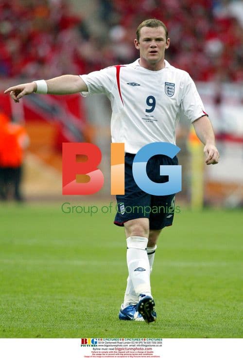 Wayne Rooney leads England to 2-0 win