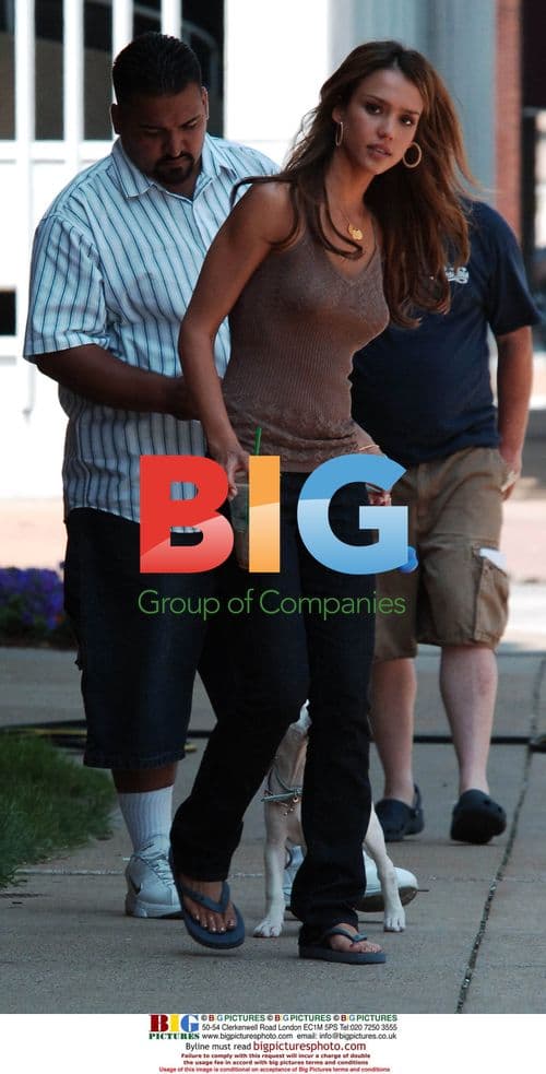 Jessica Alba on break with puppy during "Bill" filming