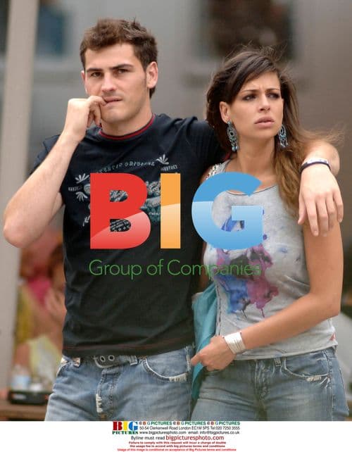 Iker Casillas and Eva Gonzalez strolling in Dortmund
