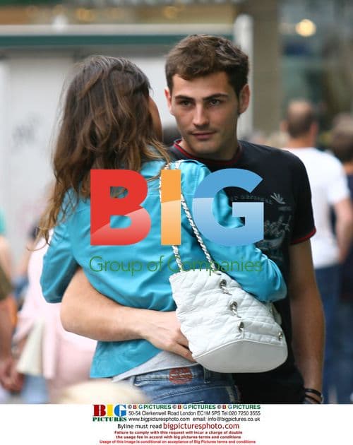 Iker Casillas and Eva Gonzalez strolling in Dortmund