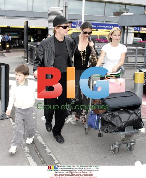 MICHEAL DOUGLAS AND KATHERINE ZETA JONES ARRIVE IN LONDON