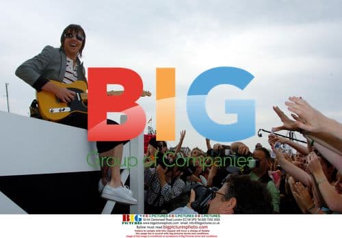 Danny from McFLY at T4 on the Beach