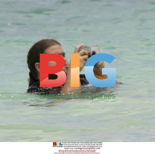 Jorge Garcia and Girlfriend Play at Beach in Hawaii