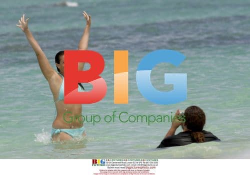 Jorge Garcia enjoys beach day with girlfriend Malia and dog Nunu