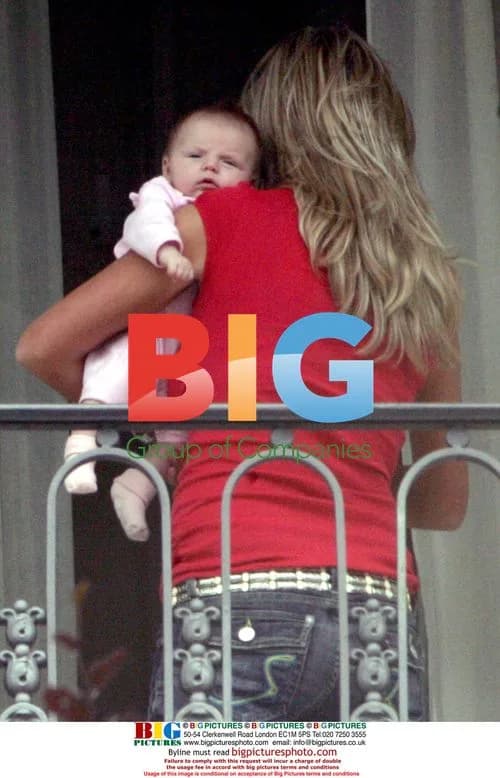 Alex Curran and daughter Lexie on hotel balcony