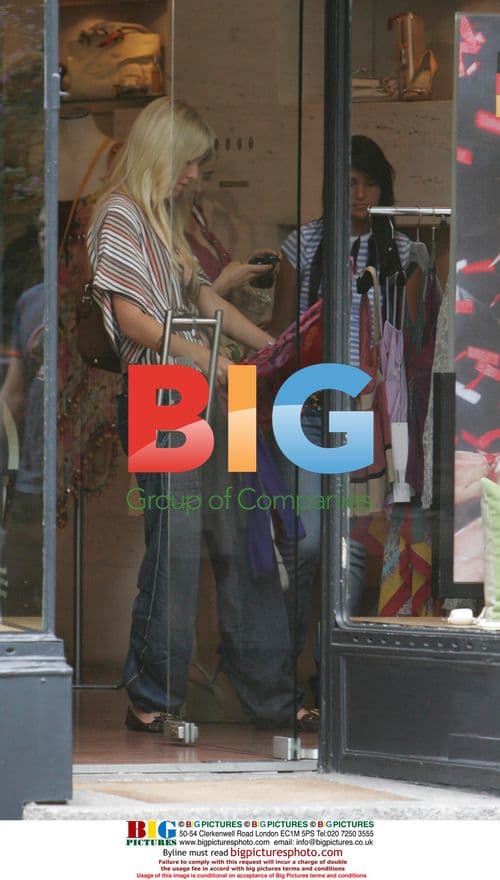 Vanessa, Lisa, and Elen go shopping in Baden-Baden