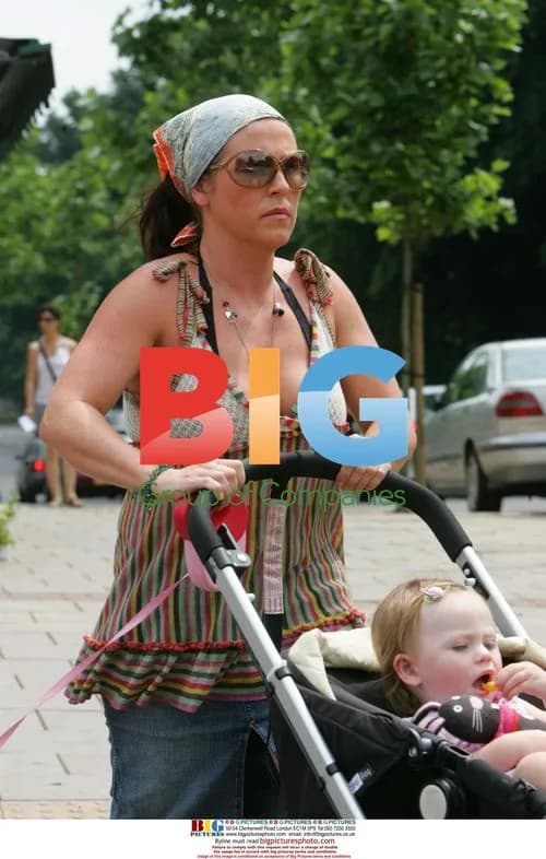 Jessie Wallace out with daughter in London