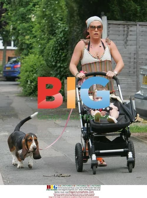 Jessie Wallace out with daughter and dog