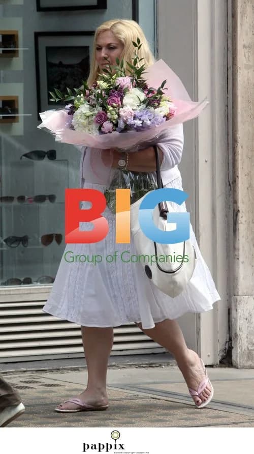 Vanessa Feltz runs errands in London