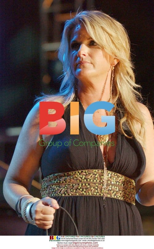 Trisha Yearwood performs at 2006 CMA Music Festival