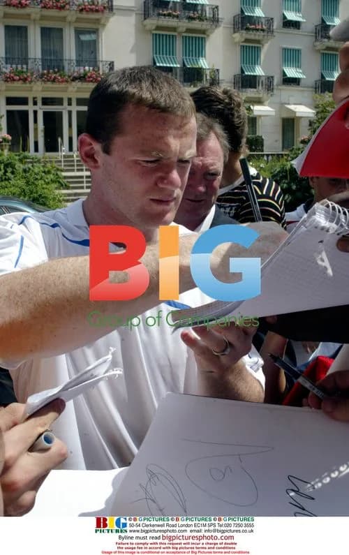 Wayne Rooney signs autographs in Baden Baden