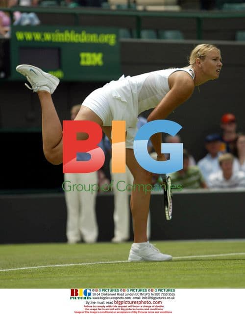 Maria Sharapova vs Anna Smashnova at Wimbledon 2006