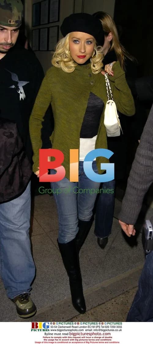 Christina Aguilera and husband dining