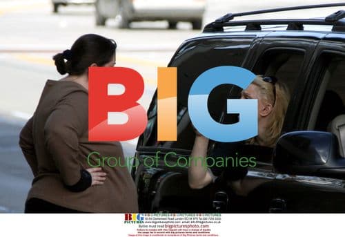 Courtney Love's Dazed Airport Run