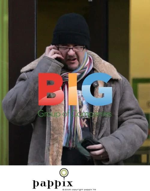 Joe Pasquale strolling in London
