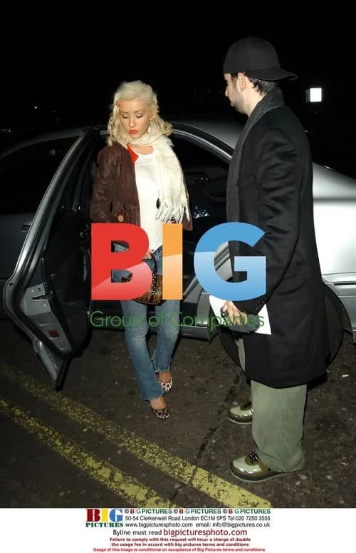 Christina Aguilera and husband return to London hotel