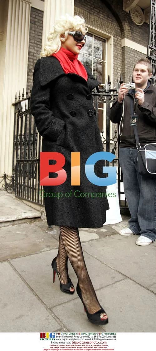 Christina Aguilera Leaves London Hotel