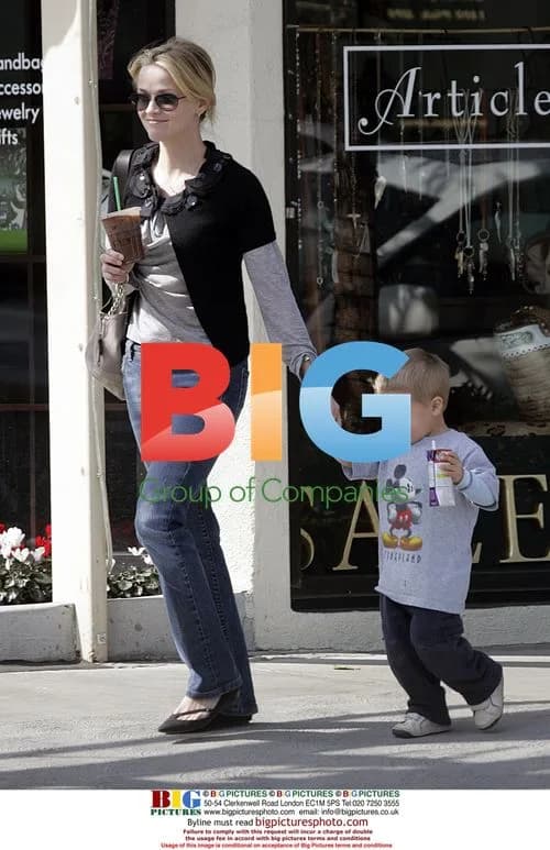 Reese Witherspoon takes son Deacon shopping