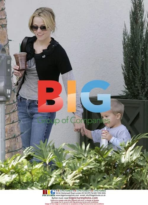 Reese Witherspoon and son Deacon out shopping