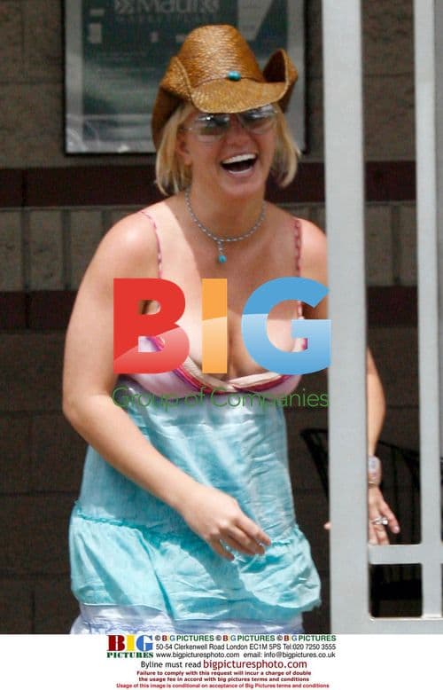 Britney Spears Vacationing in Maui