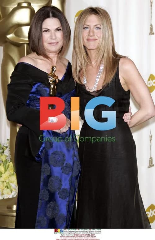 Jennifer Aniston and Colleen Atwood at Oscars 2006