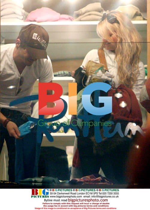 Jessica Simpson Shopping with Stylist in Beverly Hills