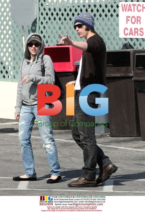 Josh Hartnett and Scarlett Johansson in Malibu