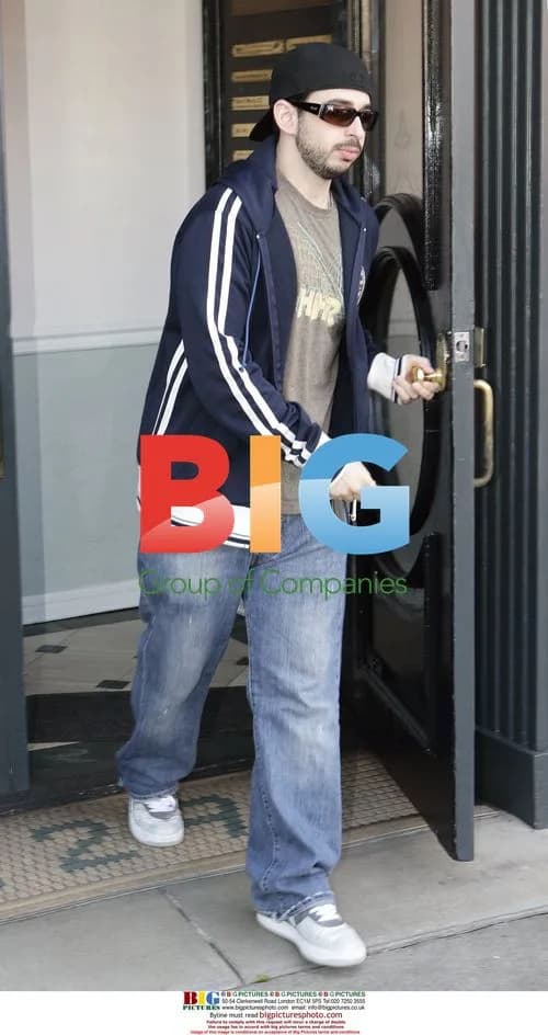 Christina Aguilera Leaves Doctor's Office